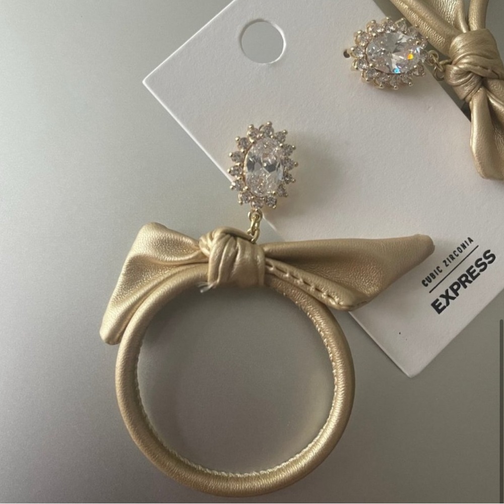 BRAND NEW EXPRESS - Cubic Zirconia Rhinestone Hoops✨✨ - Picture 5 of 6